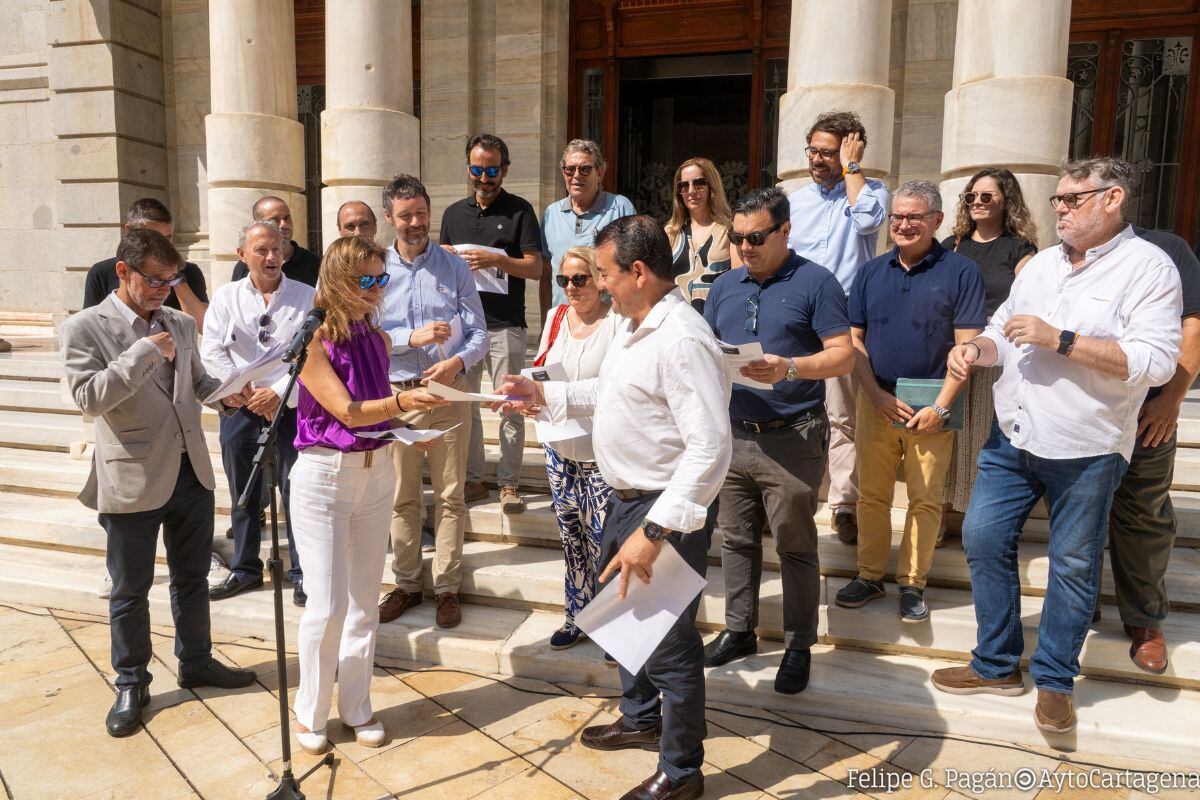 Los abogados de Cartagena leen un manifiesto