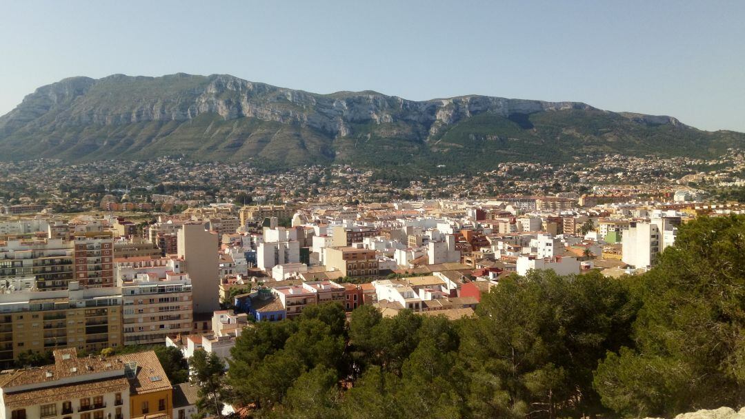 Dénia y el Montgó desde el Castillo.