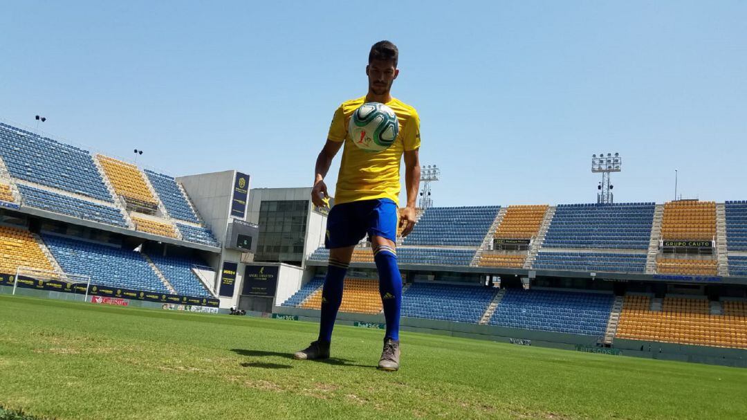 Caye Quintana en la presentación como jugador del Cádiz.
