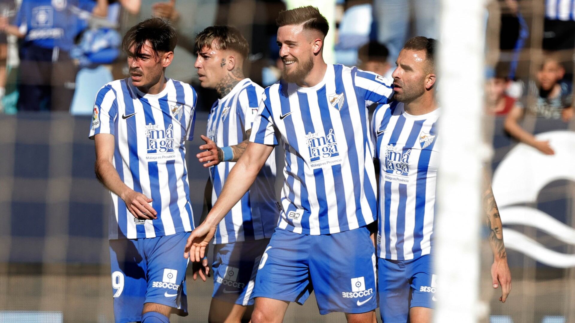 Varios jugadores del Málaga, en el partido del sábado contra el Valladolid