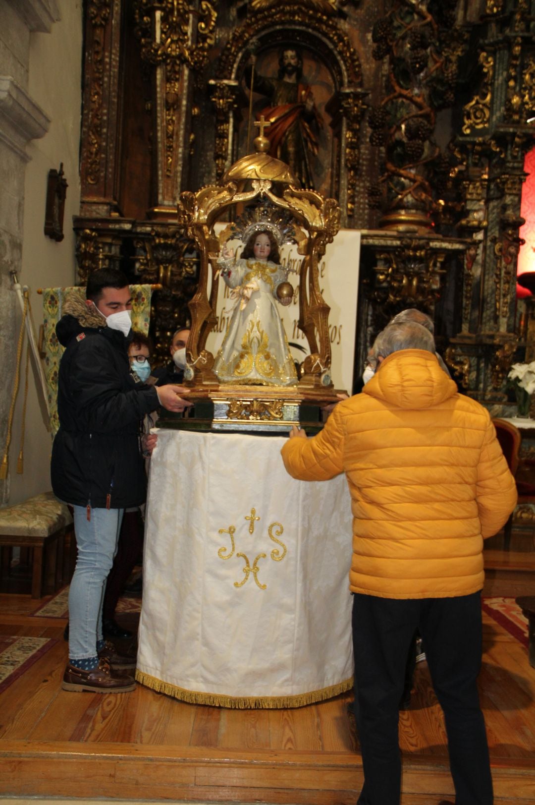 La imagen del Niño Jesús de la Bola la luce en la iglesia de San Miguel de Cuéllar