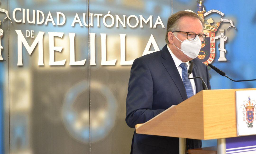 El presidente de Melilla, Eduardo de Castro, en rueda de prensa en una foto de archivo.