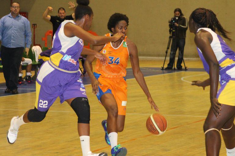 Victoria Dunlap, en una acción de juego