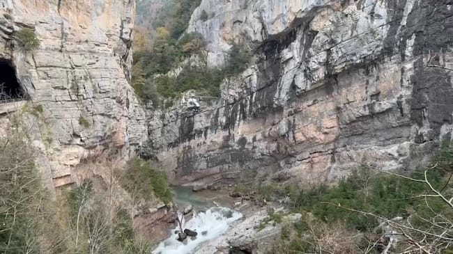 Punto del barranco Boca del Infierno en el que permanece el vehículo en el cauce