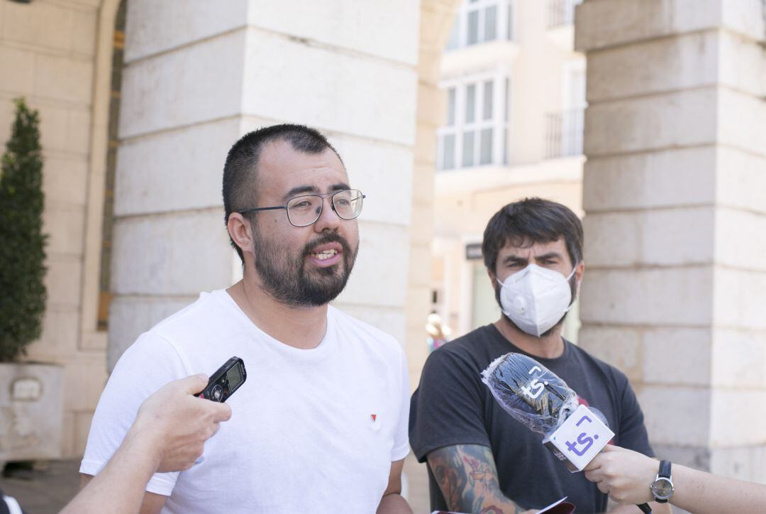 El concejal de Cultura, Nahuel González, y el director general de Participació Ciutadana, Joanjo Giner