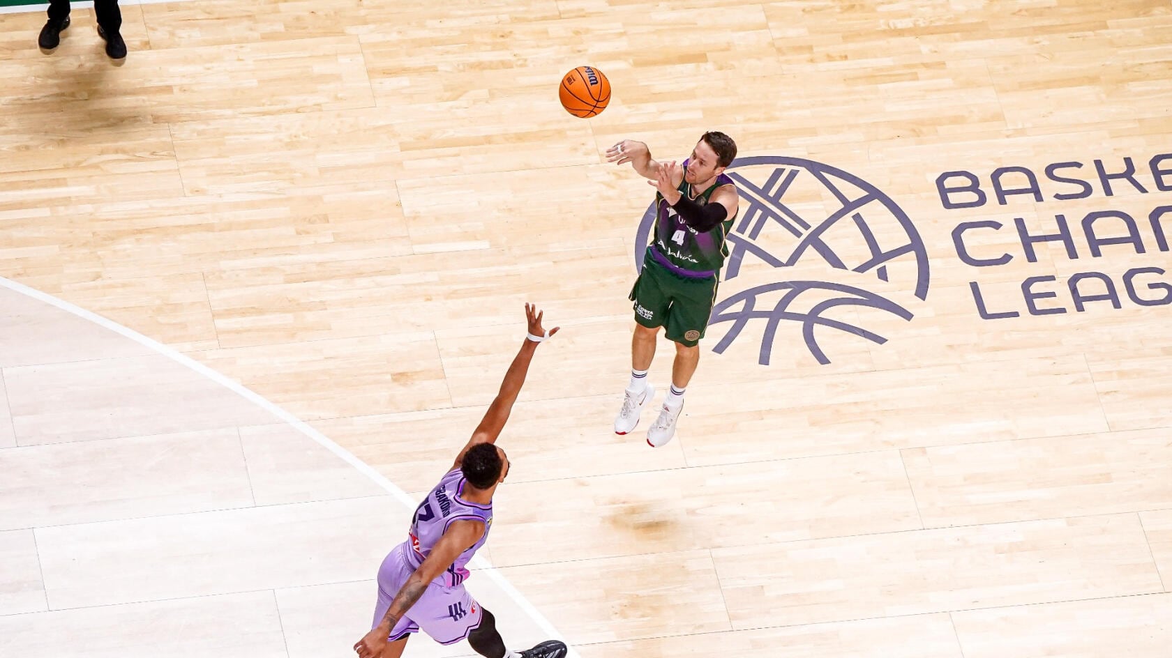 El escolta del Unicaja Tyler Kalinoski, en una acción del partido del pasado miércoles contra el Alba Berlín de la BCL