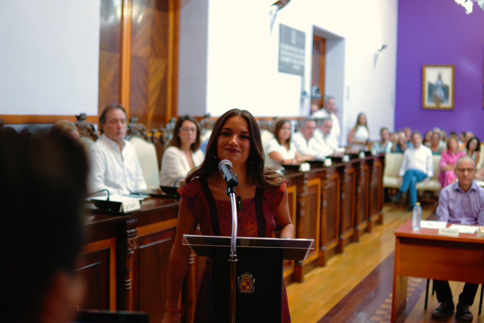 La nueva concejala del PP en el Ayuntamiento de Jaén, Ana Núñez, jura el cargo.