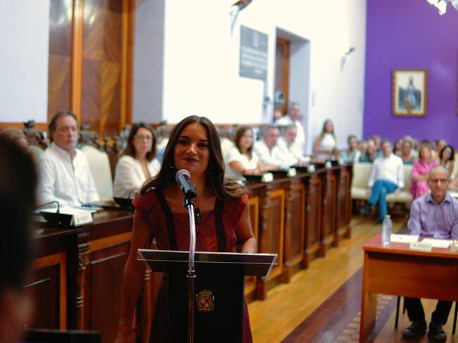 La nueva concejala del PP en el Ayuntamiento de Jaén, Ana Núñez, jura el cargo.