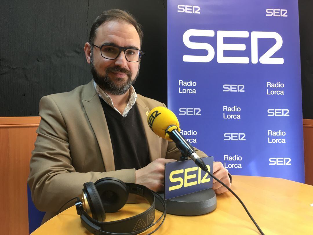 Mateos en los estudios de Radio Lorca.