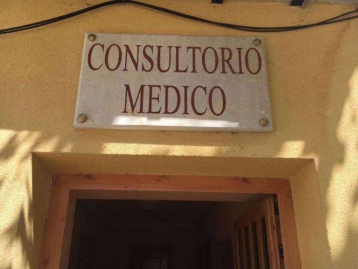 Majo confía en que se cumpla el compromiso de no cerrar ningún centro médico rural