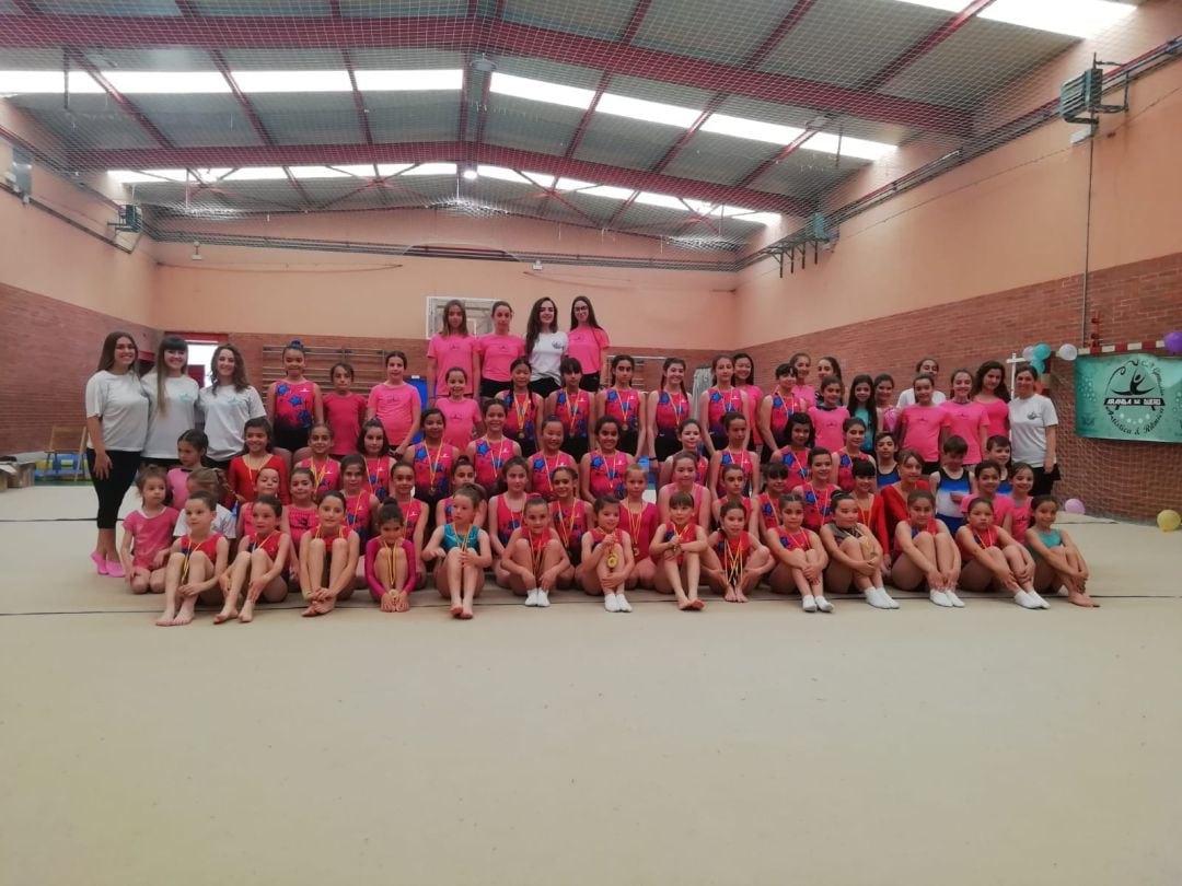 Las participantes en el Campeonato Escolar en el Polideportivo Virgen de las Viñas.