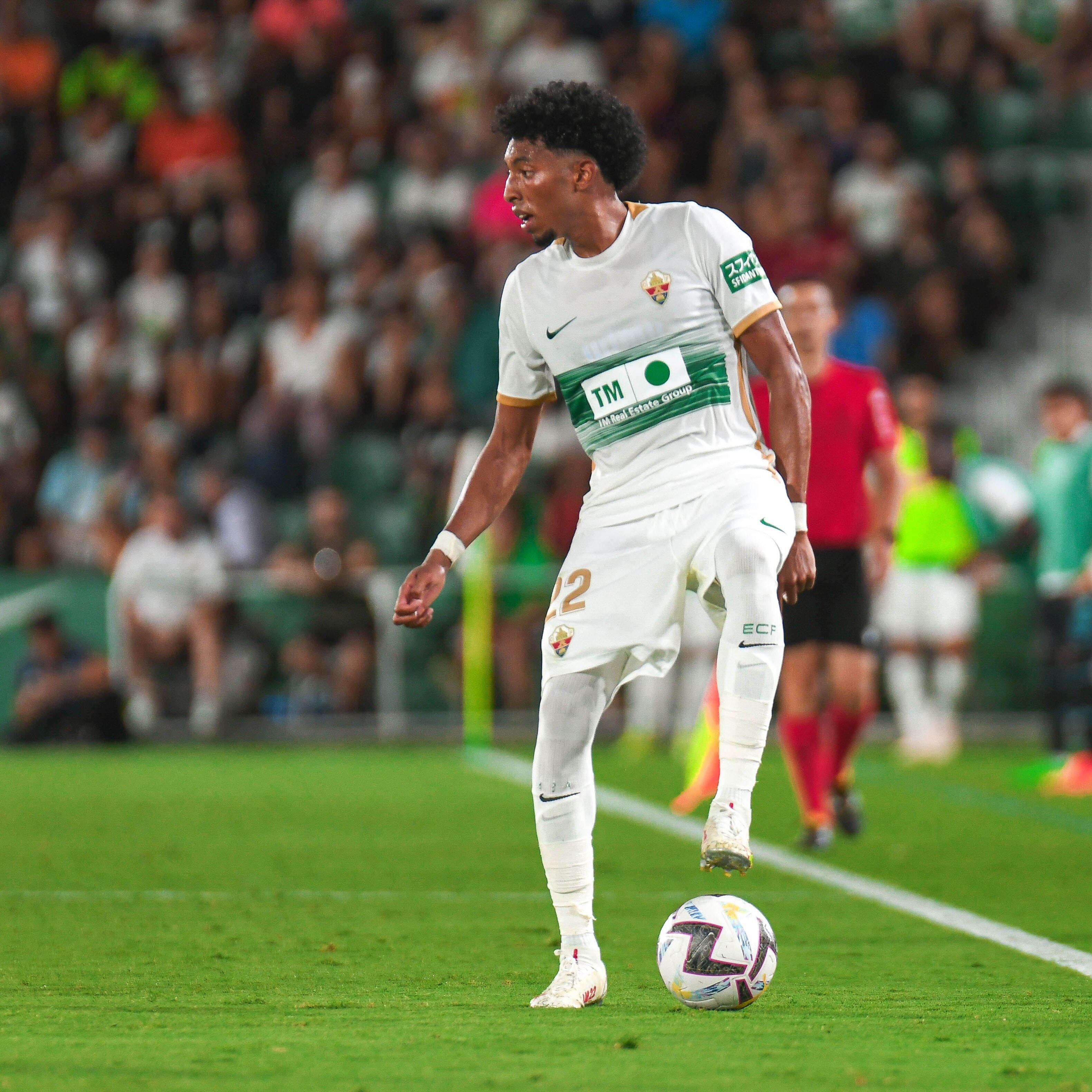 El defensa Johan Mojica durante un lance del duelo ante el Almería