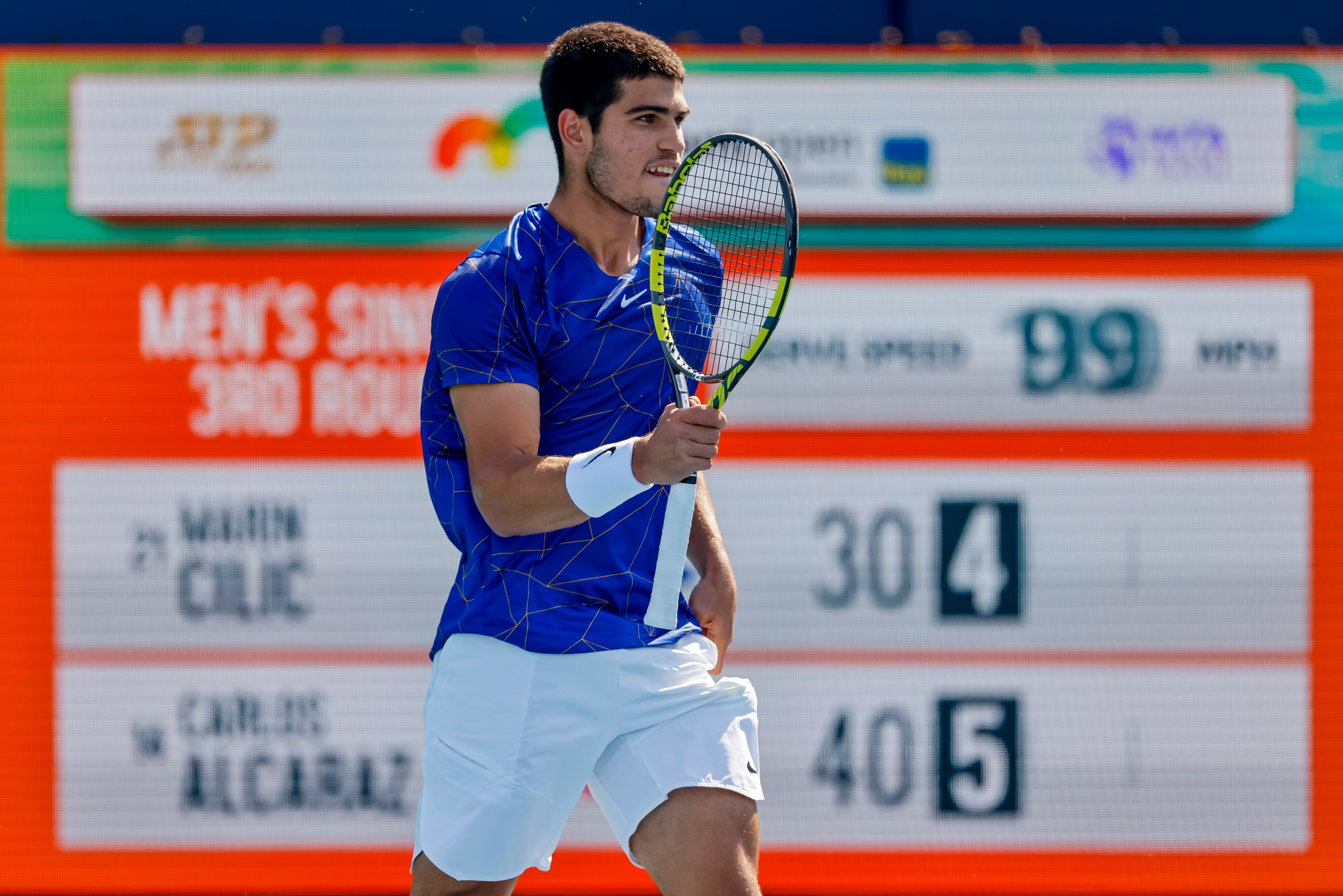 Miami Gardens (United States), 28/03/2022.- Carlos Alcaraz of Spain reacts against Marin Cilic of Croatia during a third round match of the Miami Open tennis tournament at Hard Rock Stadium in Miami Gardens, Florida, USA, 28 March 2022. (Tenis, Abierto, Croacia, España, Estados Unidos) EFE/EPA/ERIK S. LESSER
