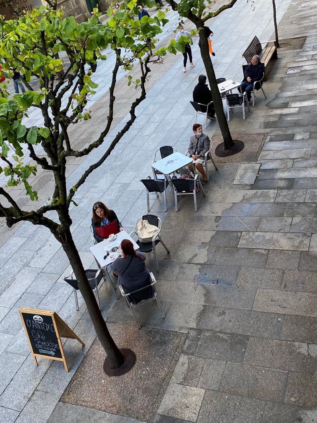 Un terraza de la calle del Paseo a las 9:30 de la mañana