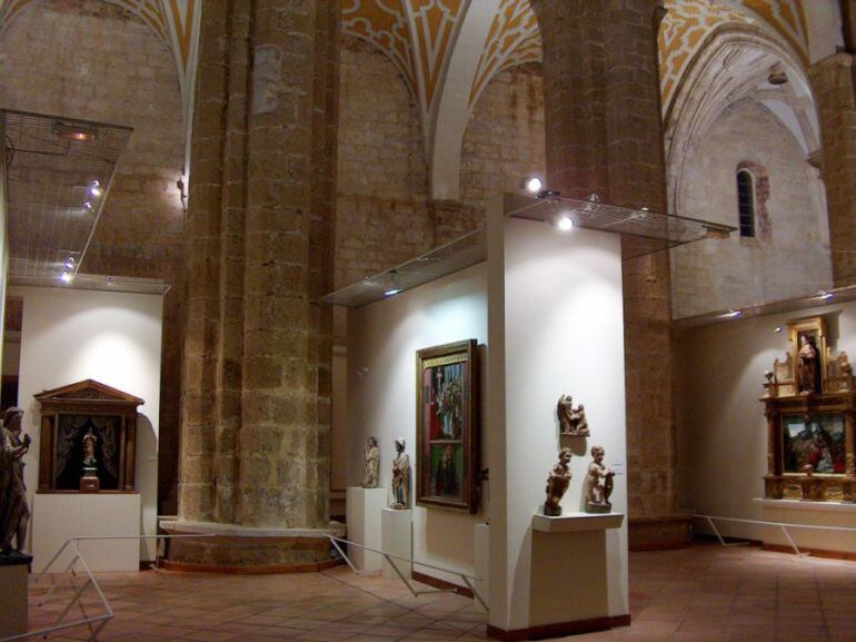 Interior del museo parroquial de Becerril de Campos.