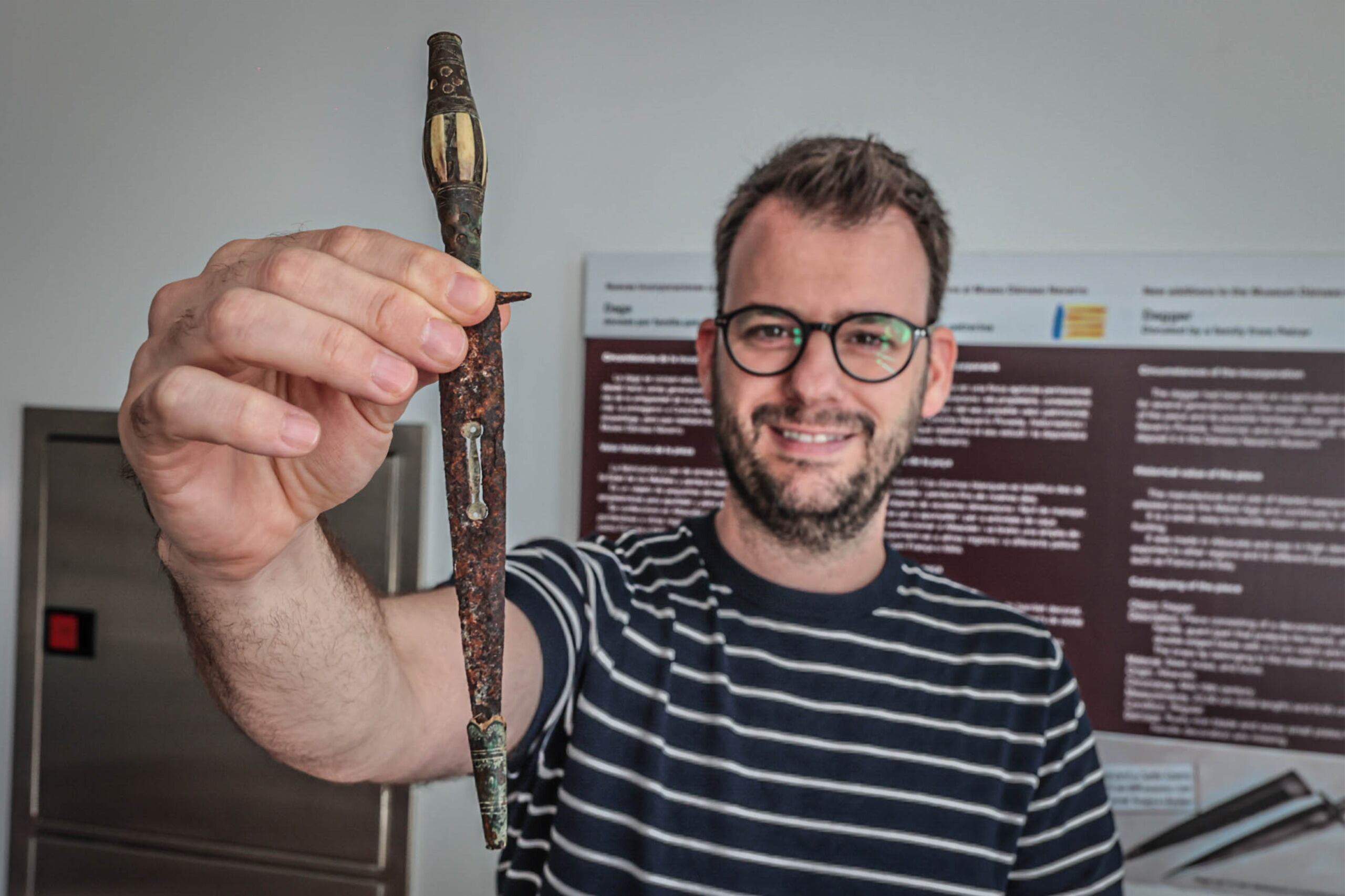 Destaca por su pequeño tamaño y versatilidad de uso, ya que servía tanto para la caza como para la defensa personal