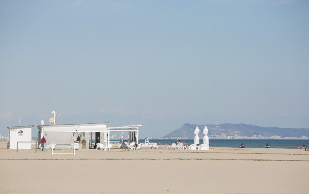 Chiringuito en la playa de Gandia