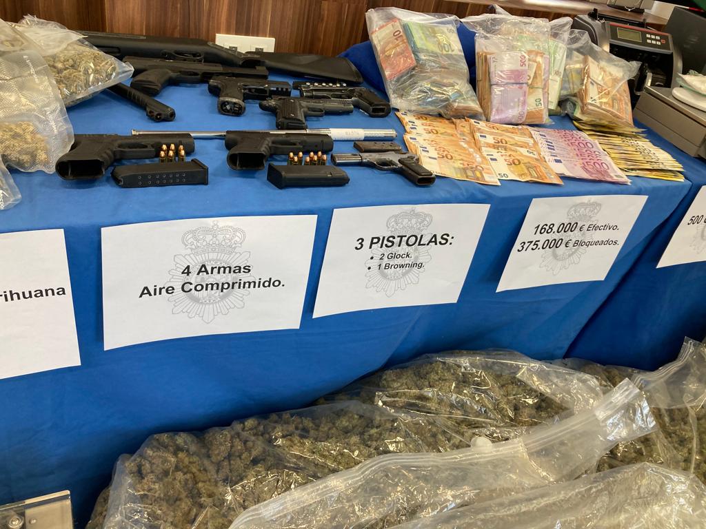 Droga, armas y dinero incautados a la red que se dedicaba al narcotráfico en el Levante