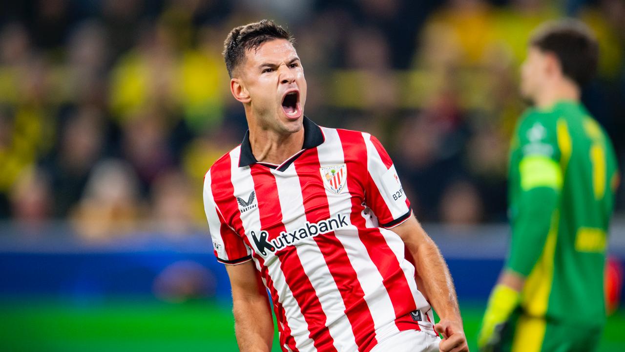 Gorka Guruzeta celebra el gol marcado ante el Borussia Dortmund