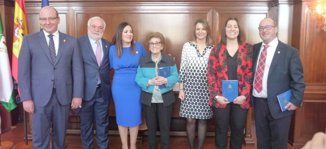 Responsables políticos y premiados en el acto de 40 aniversario de la Constitución Española.