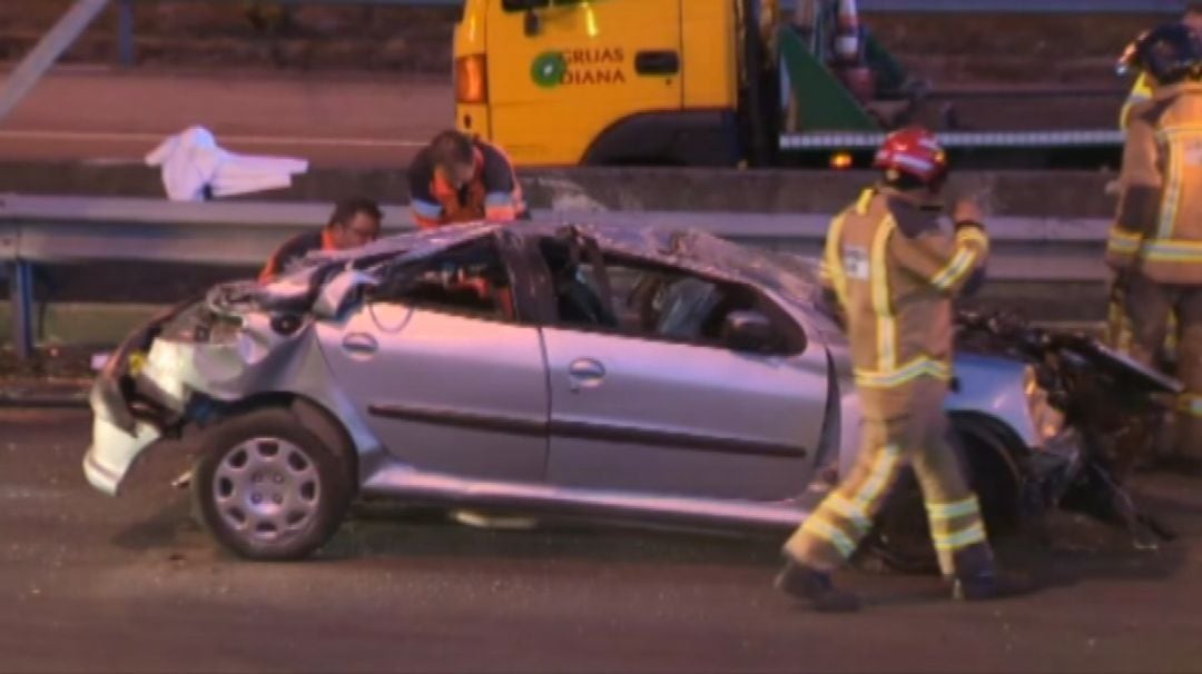 Coche siniestrado durante el accidente mortal ocurrido en la AP-9 a la altura de Teis el 29 de mayo de 2019. 