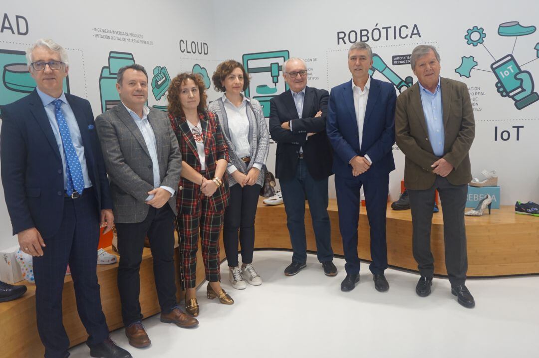 Visita del conseller de Economía de la Generalitat Valenciana, Rafael Climent, a INESCOP para presentar la Industria 4.0 del calzado