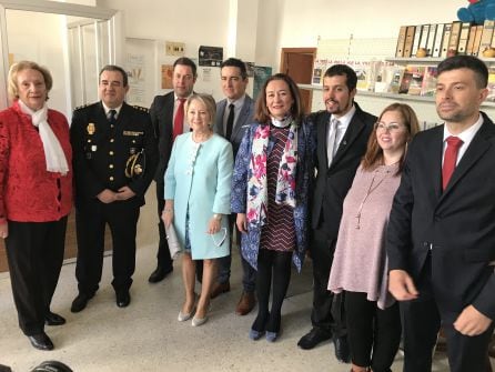 La alcaldesa junto a las autoridades invitadas por Matagal