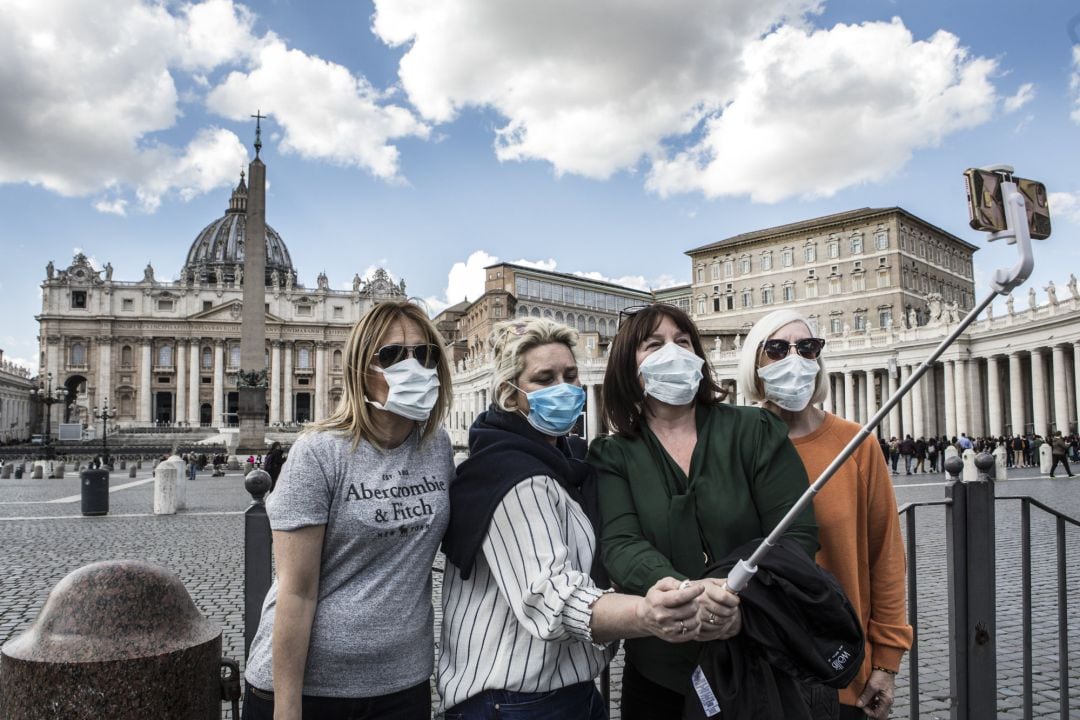 Turistas en la Ciudad del Vaticano.