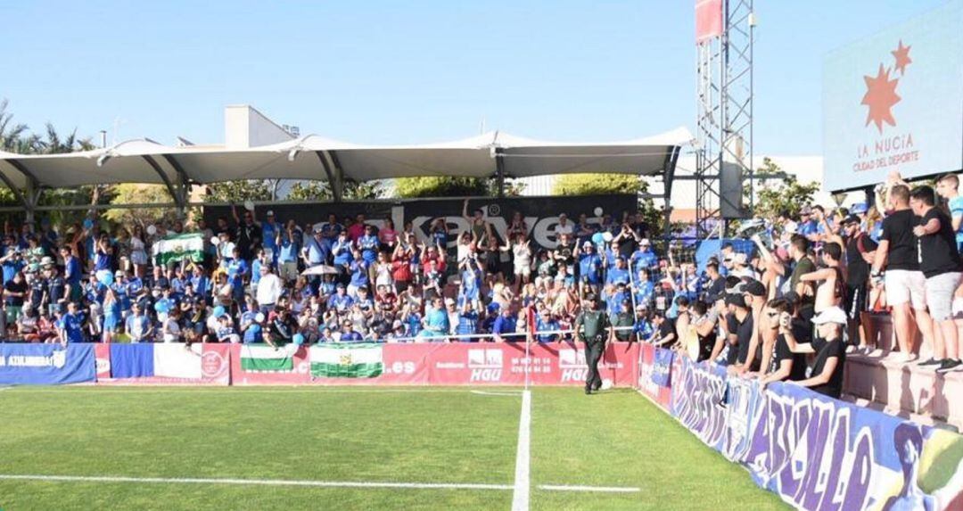 Afición del Linares Deportivo en La Nucía.