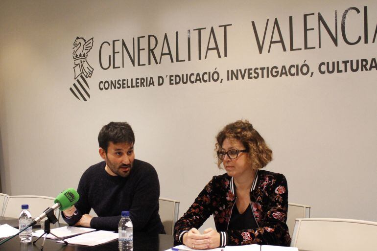 El conseller de Educación, Investigación, Cultura y Deporte, Vicent Marzà junto a la directora general de Universidad, Investigación y Ciencia, Josefina Bueno