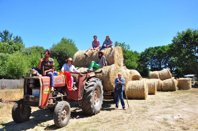 Integrantes del Colectivo Agrogay da Ulloa, listos para el festival.