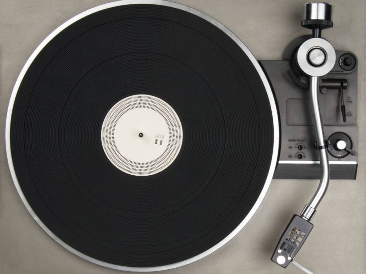 El tocadiscos compite con el móvil