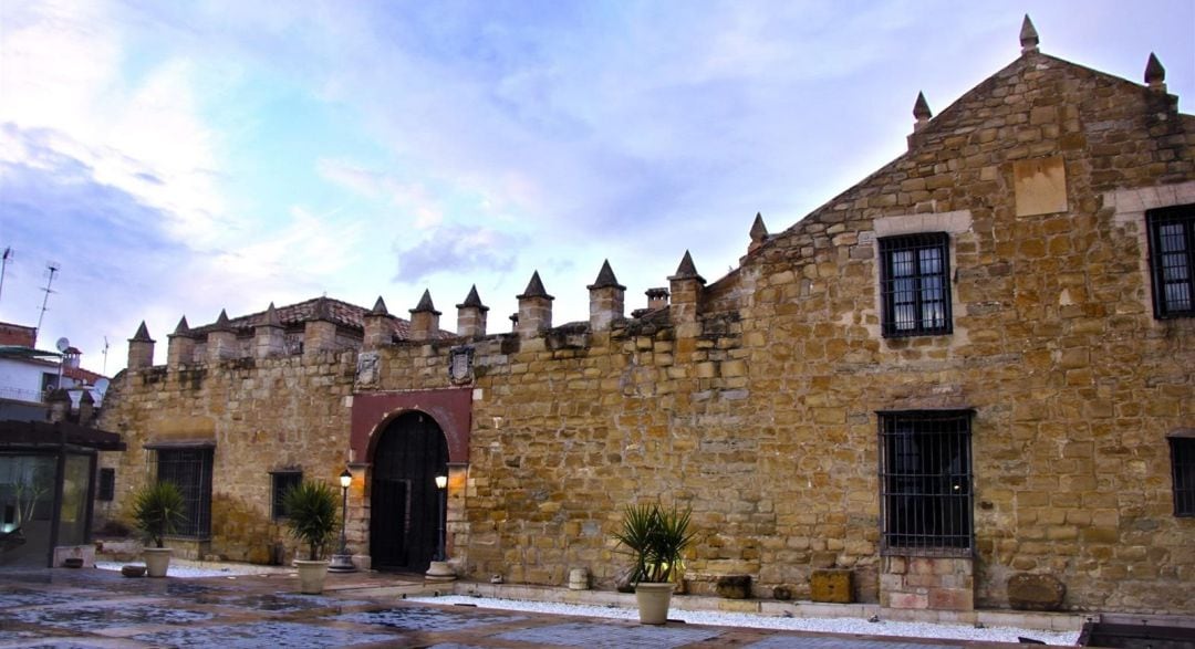 Fachada principal de la Casa Palacio de Mengíbar.