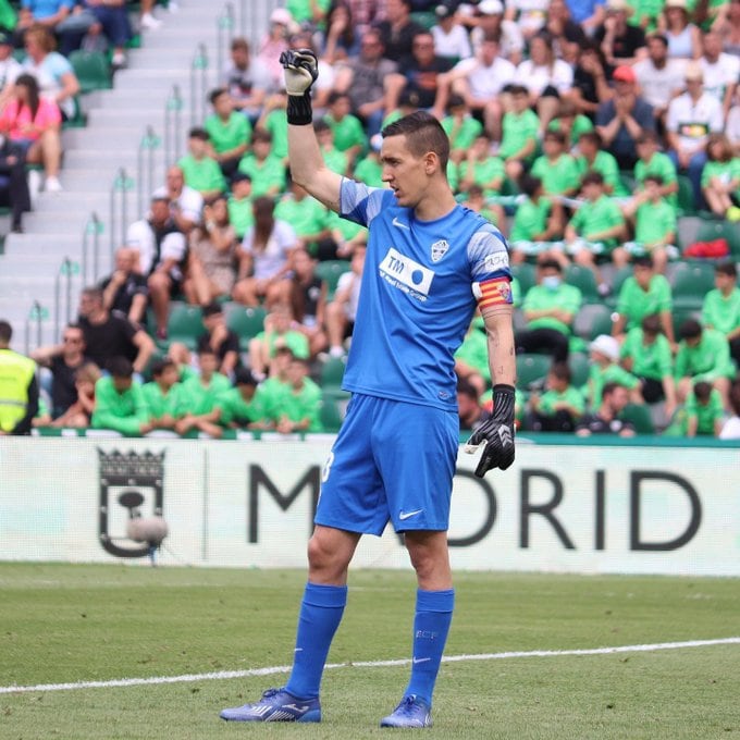 Edgar Badía durante un partido del Elche en el Martínez Valero