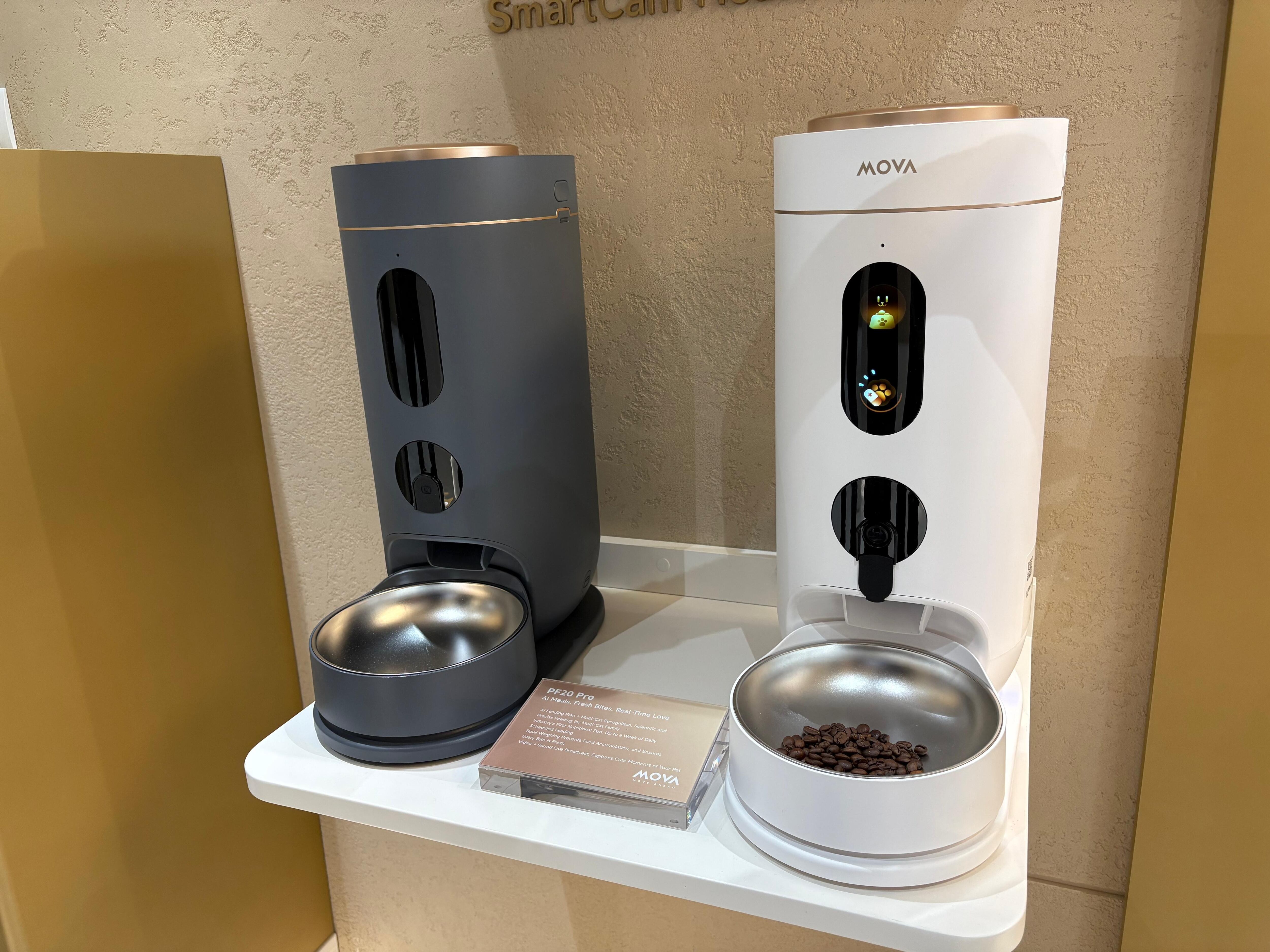 Comederos inteligentes de Mova.