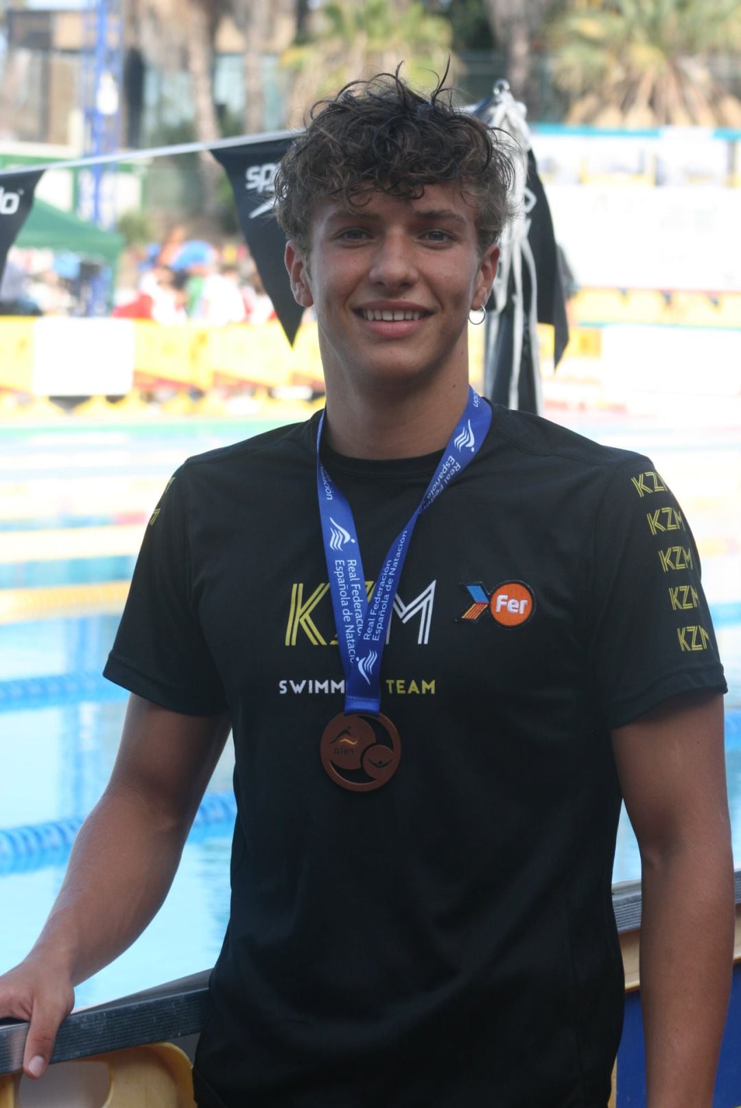 Mikel Bonal luce su medalla de bronce