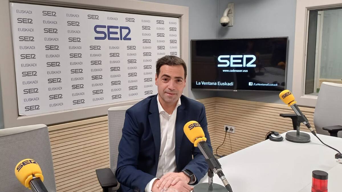 Imanol Pradales: "Las mayorías parlamentarias son las que ponen y quitan gobiernos"