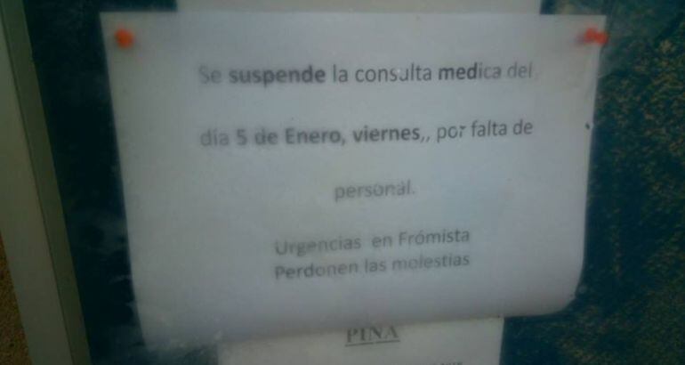 Frente a la versión de la Junta de que no hay anomalías en la zona de salud, los vecinos difunden en las redes fotos de servicios sanitarios suprimidos