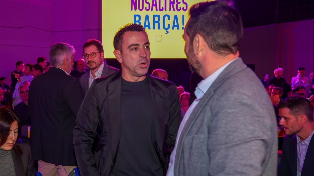 Xavi Hernández con Víctor Font