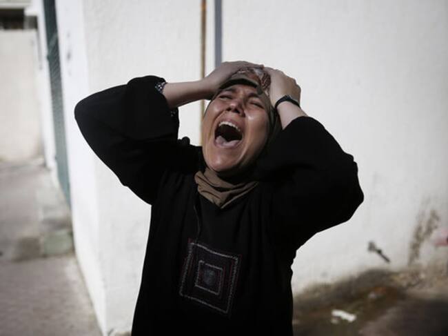 La madre de uno de los menores muertos en Gaza tras el bombardeo israelí a una playa.