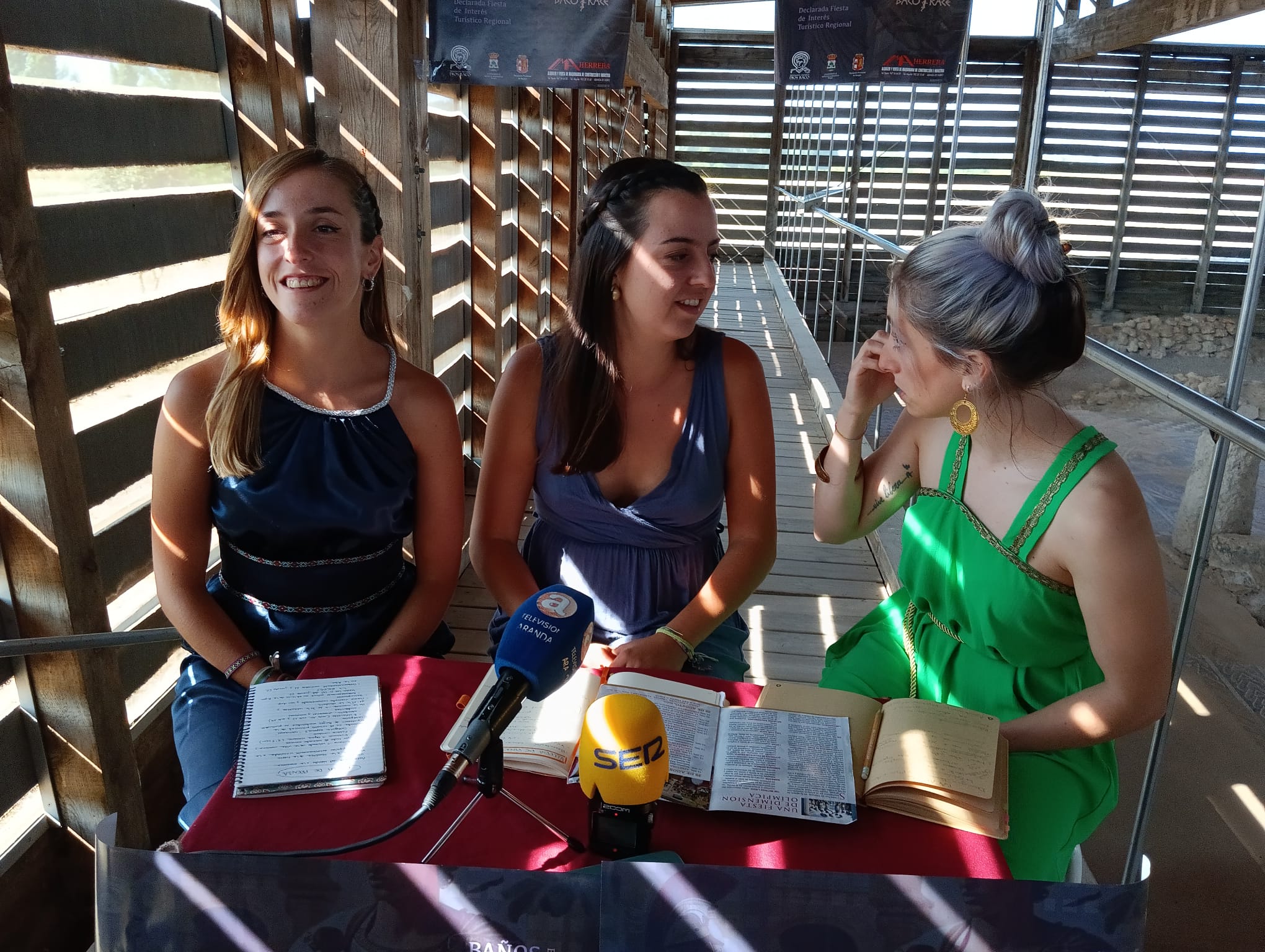 De izquierda a derecha, Elena Blasco, Laura Luengo y Elena Martínez