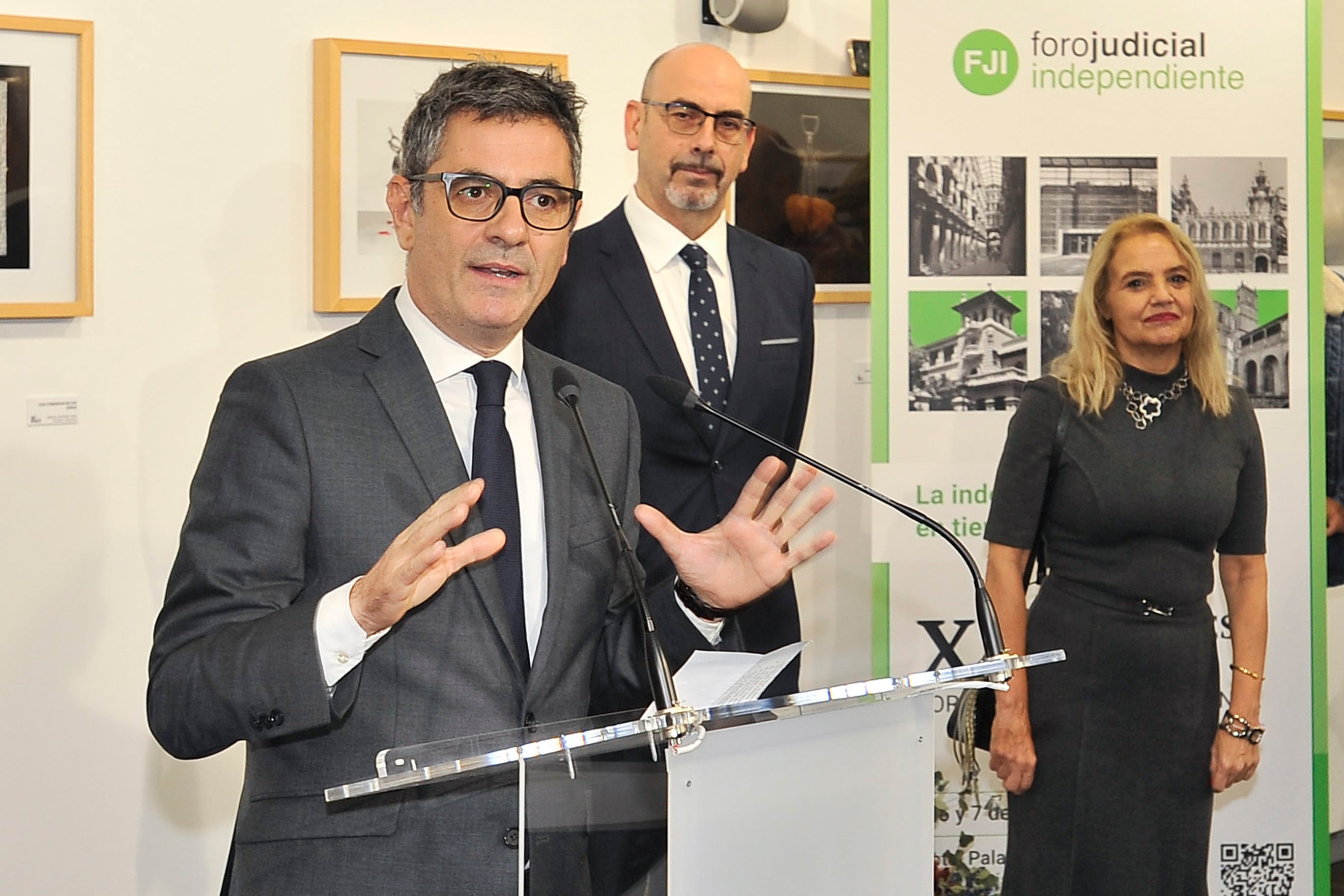 ALBACETE, 05/11/2025.- El ministro de la Presidencia, Justicia y Relaciones con las Cortes, Félix Bolaños, junto al presidente del Foro Judicial Independiente, Fernando Portillo (c), y la presidente del TSJ de Castilla La Mancha, Pilar Astray, participan en la inauguración del XXI Congreso de Foro Judicial Independiente, que reúne a 125 jueces y magistrados asociados bajo el lema &#039;La independencia judicial en tiempos de cambio&#039;. EFE/ Manu
