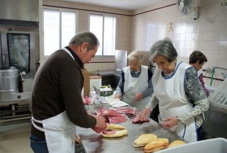 Voluntarios y trabajadores de la cocina