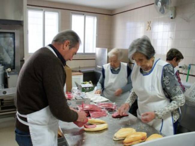 Voluntarios y trabajadores de la cocina