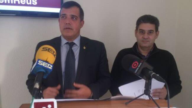 Jordi Cervera, líder d'ARA Reus, a l'esquerra, acompanyat d'Enric Bosch.