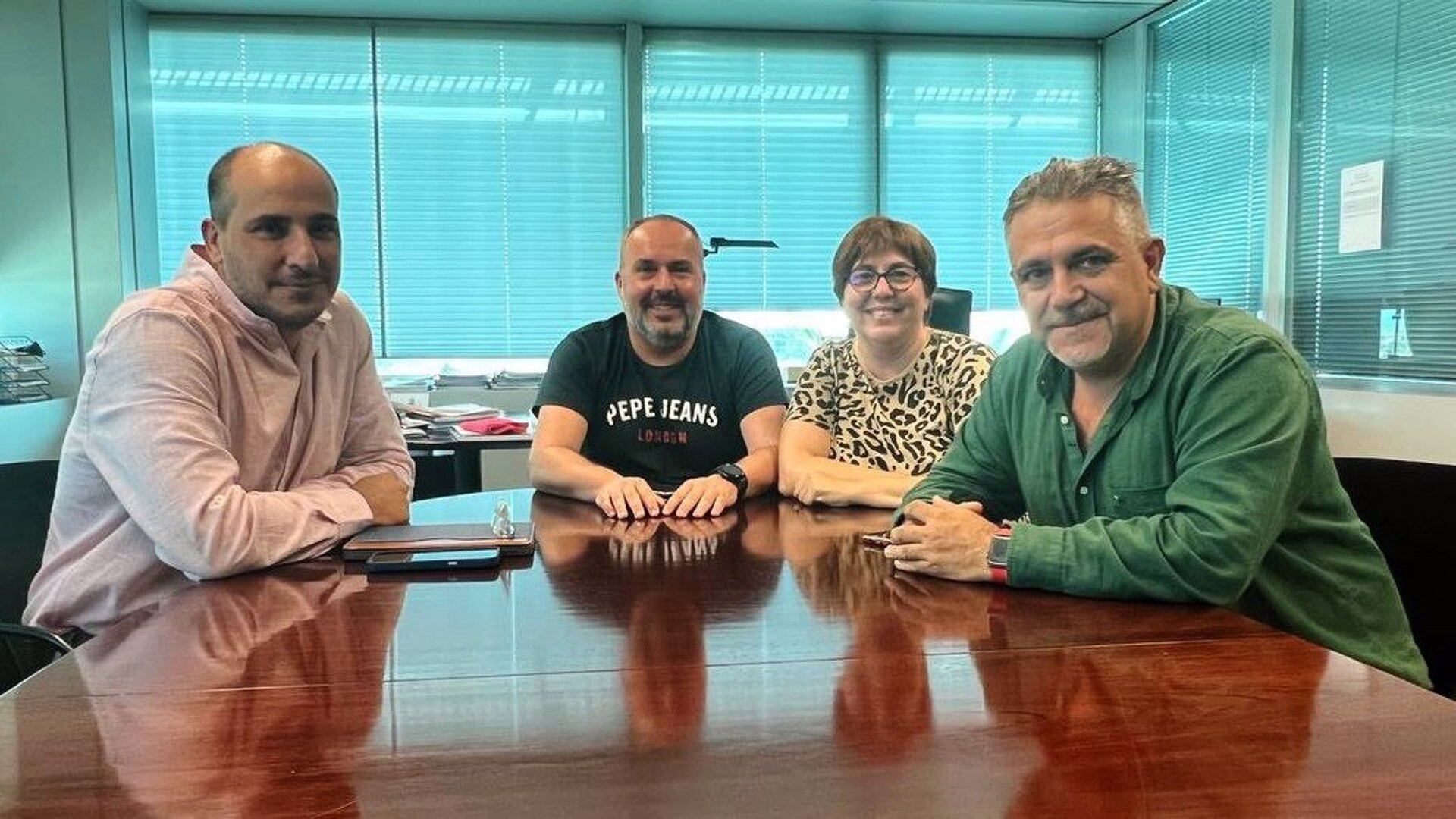 06/10/2023 El secretario de UGT Enseñanza, Tino Davia, se reúne con el director general de planificación, ordenación e infraestructuras educativas, Ismael Alonso.
SOCIEDAD 
UGT
