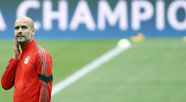 -FOTODELDIA- GRA481. BARCELONA, 05/05/2015.- El entrenador del Bayern de Múnich, Pep Guardiola, durante el entrenamiento hoy del equipo que se enfrentará mañana al FC Barcelona en el Camp Nou, en el partido de ida de la semifinal de la Liga de Campeones. 