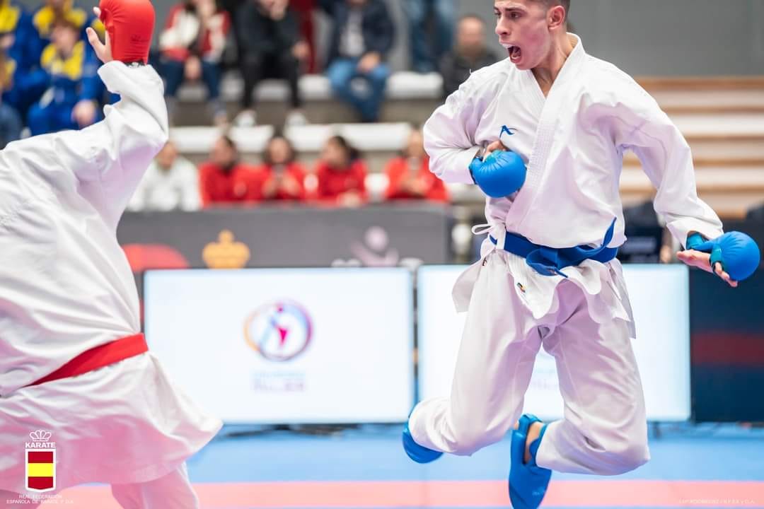 El karateca higuereño Pedro Rodríguez, medalla de plata en el campeonato de España sub-21 en Pontevedra.