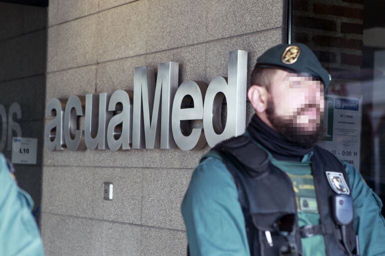 La Guardia Civil registró la sede de la empresa Aguas de las Cuencas Mediterráneas (Acuamed), dependiente del Ministerio de Agricultura y Medio Ambiente, por posibles irregularidades en su contratación.