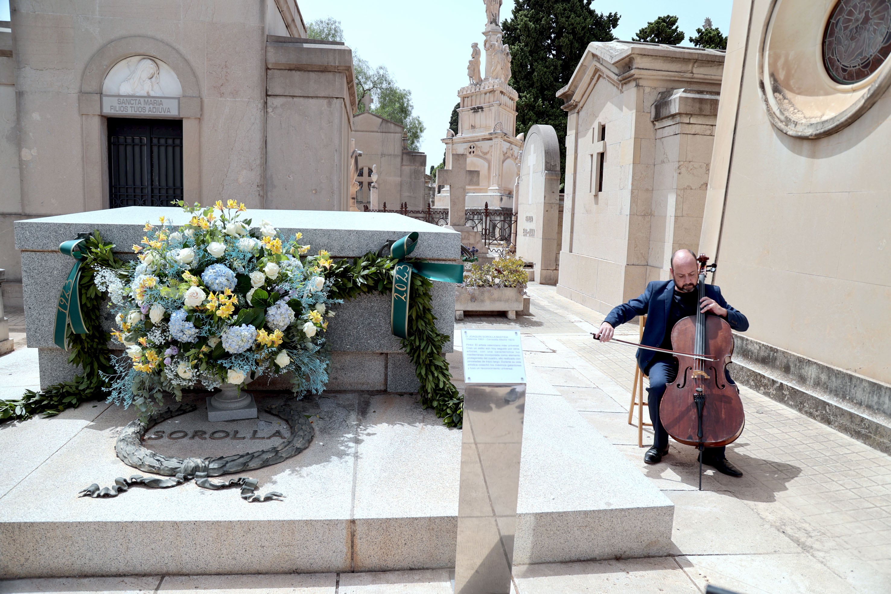 Homenaje en el cementerio de València a Joaquin Sorolla en el centenario de su muerte. Fuente: Ayuntamiento